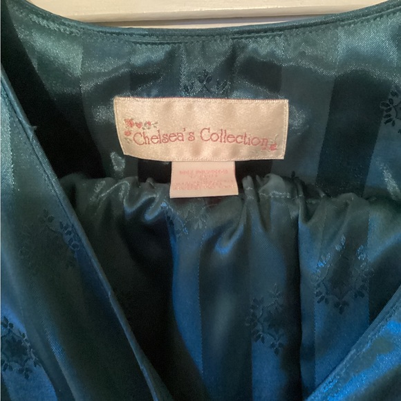 Chelsea’s Collection ladies long sleeve satin striped pajamas, size medium - Picture 4 of 10